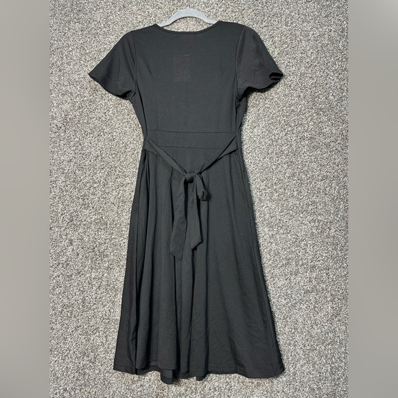 NWT Short Sleeve Wrap V-Neck Dress with Pockets Size Medium - Picture 5 of 7